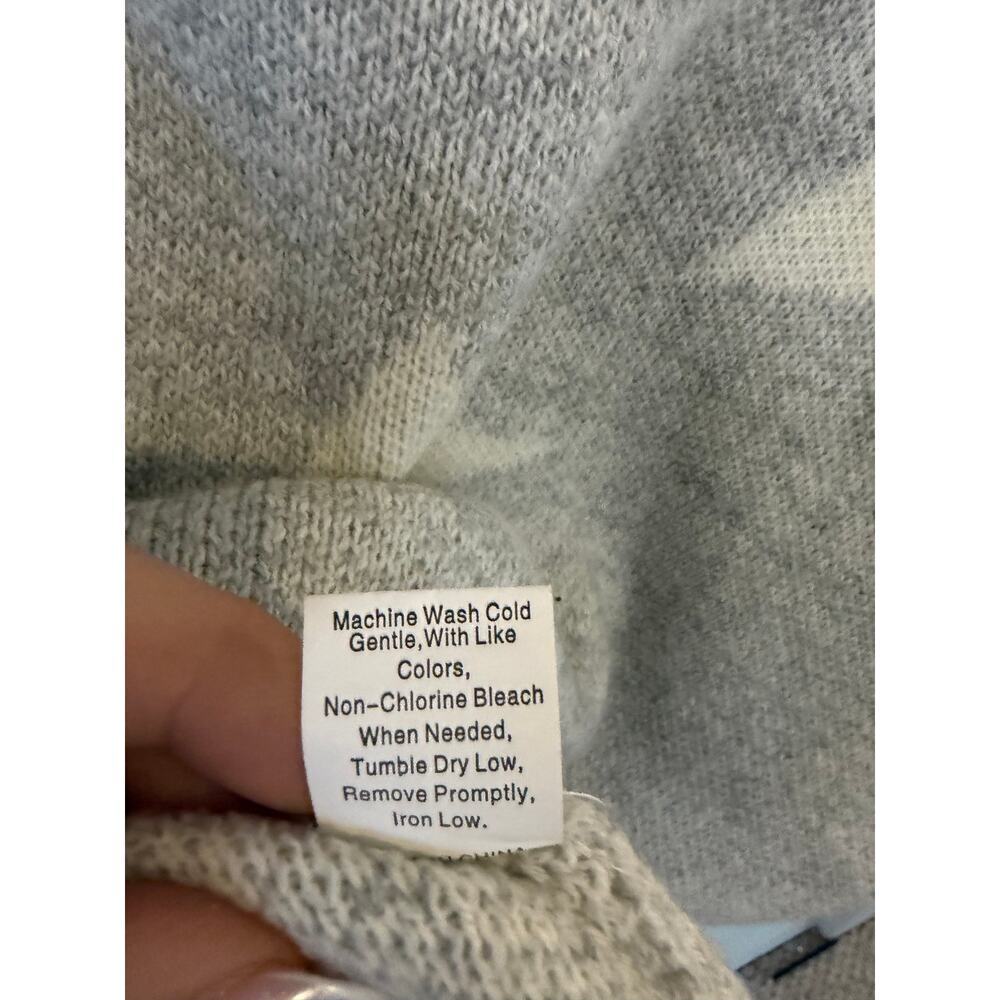 Soft Grey & White Knit Cropped Sweater Star Pattern Women's SIze M/L - Picture 5 of 7